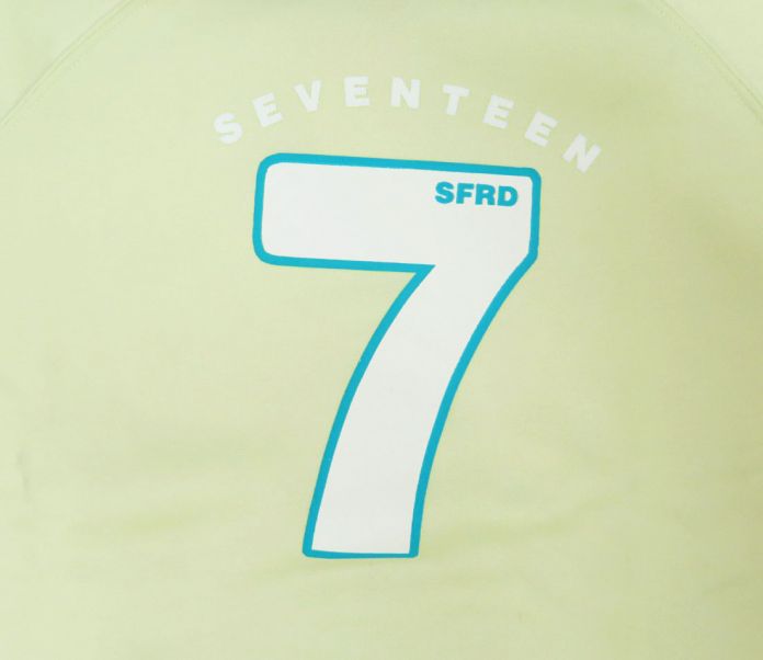 Buzo de Acetato Frizado 7 Seventeen