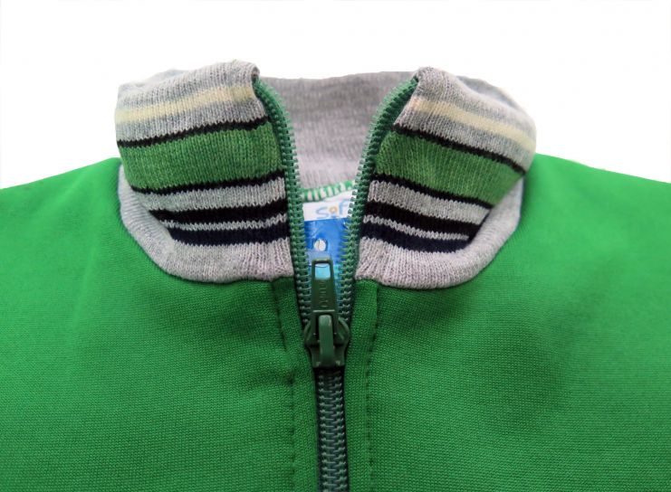 Campera Friza Canguro sin Capucha Tipo Universitario