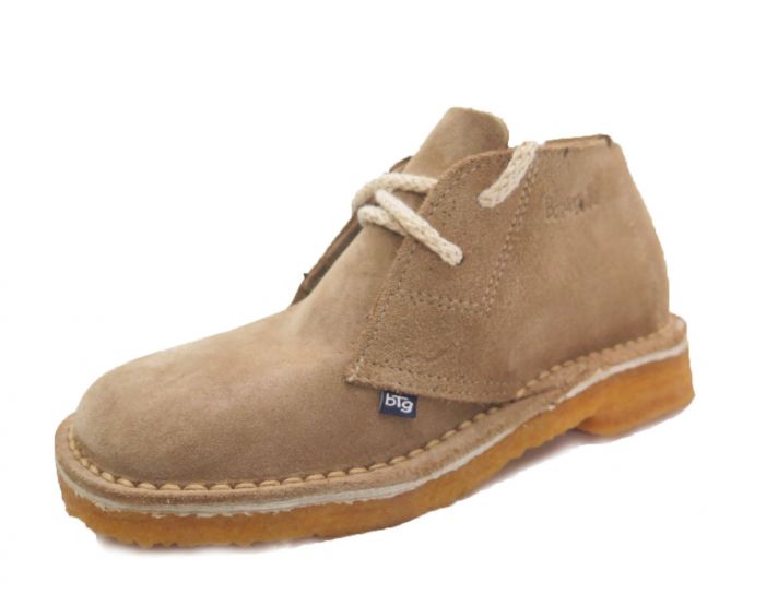 Bota de Gamuza Suela de Goma Crepe Con Cordon