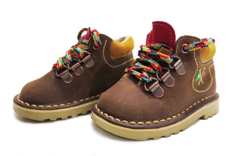 Botita Bota de Cuero Con Cordon Banderines Bordados