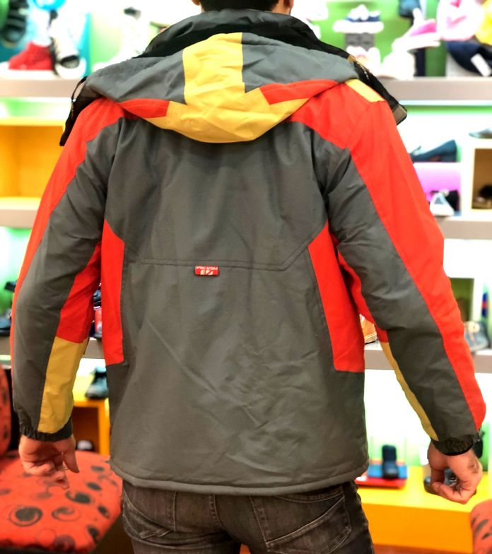 Campera con Polar Interno Estampada y Capucha Desmontable