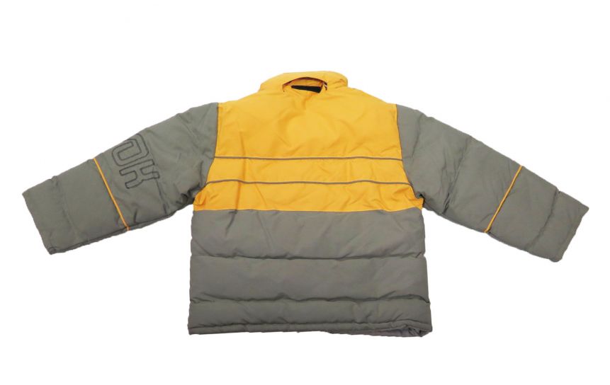 Campera con Wata y Capucha Oculta Bordado en Manga