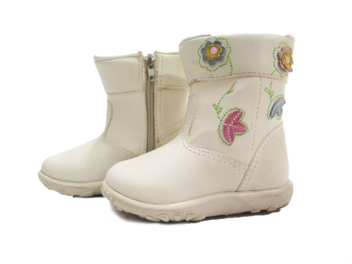 Bota Cuerina con Aplique de Mariposa y Flor