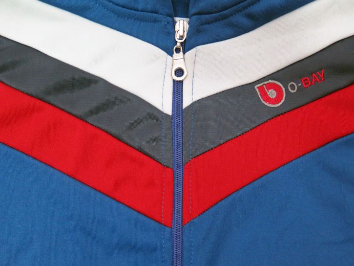 Campera Acetato Frizado Con Capucha Rayas Diagonales