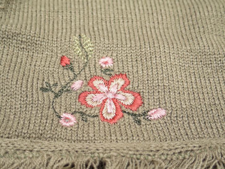 Sweater / Pullover Tejido Bordado de Flores y Flecos