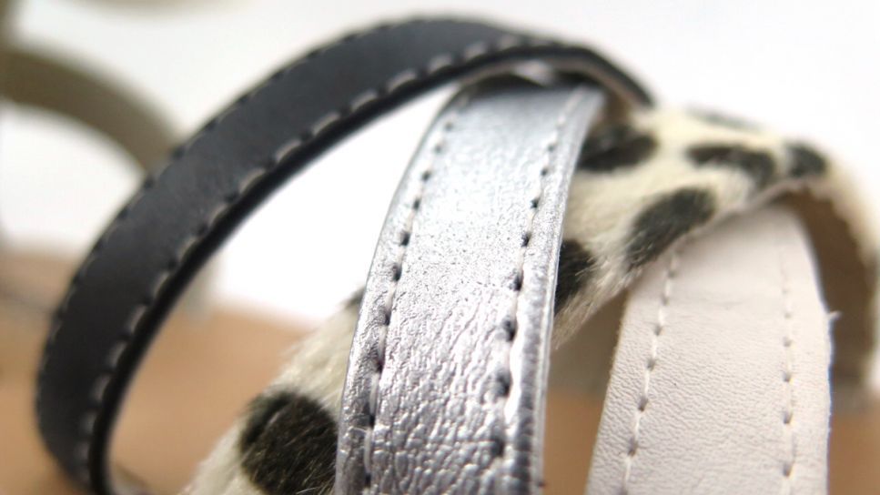 Sandalia con pulsera con hebilla 4 tiras en empeine