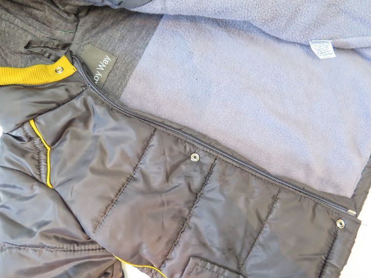 Campera de Microfibra y Wata Forrada con Polar y Capucha