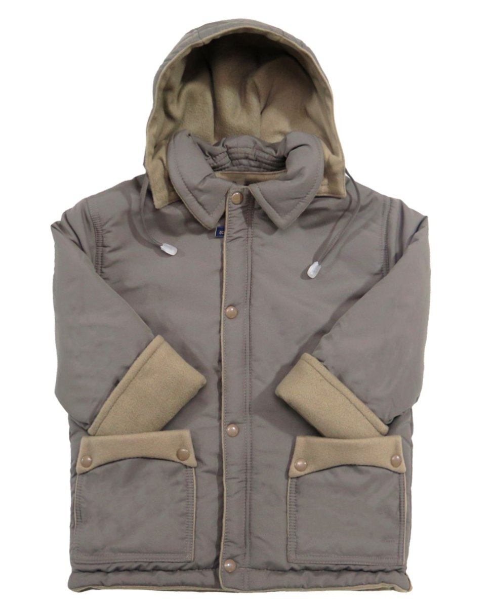 Campera de Gabardina Bordada con Aplique de Piratas en la Espalda