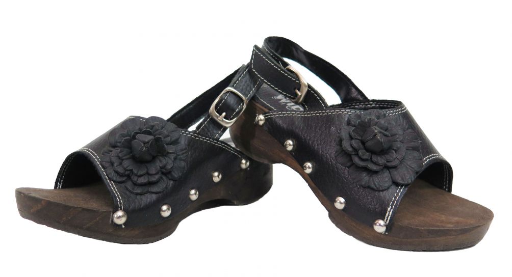 Sandalia de Cuero Tipo Zueco con Aplique de Flor