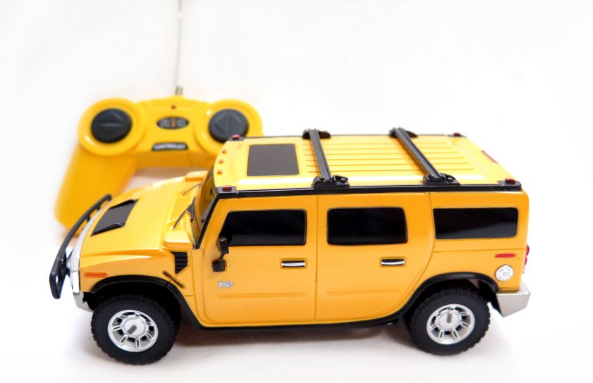 Auto a Radio Control hummer H2 SUV. 17cm Rastar