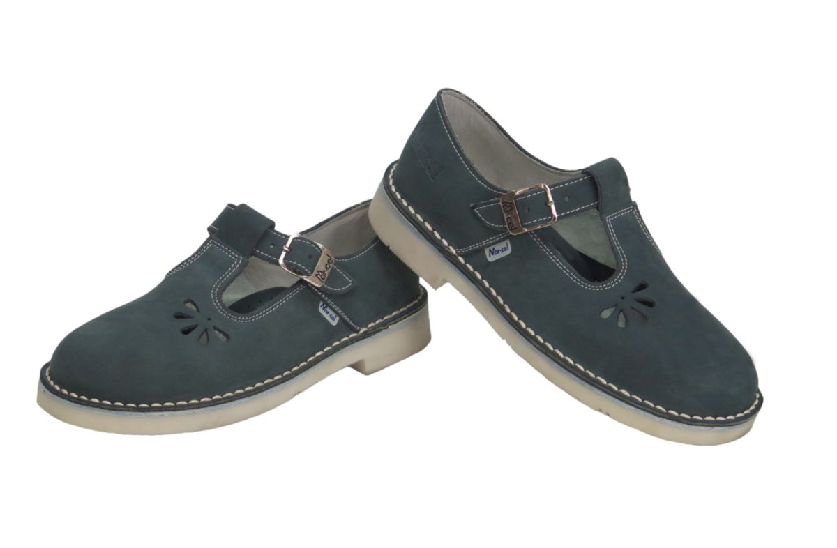 Guillermina Nobuk  Flor Calada Con Hebilla