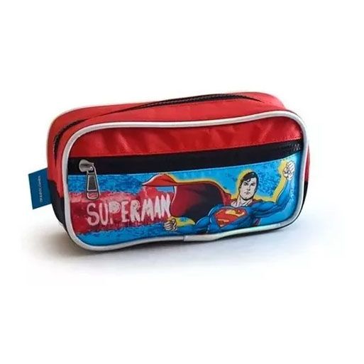 Cartuchera con 1 Cierre  y cierre al frente con estampado de lLiga De La Justicia