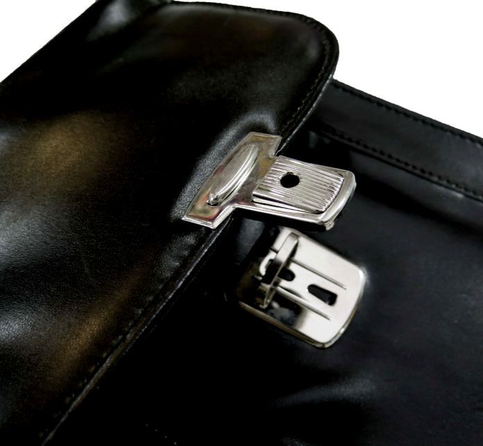 Portafolio de cuero con 2 bolsillos y broche