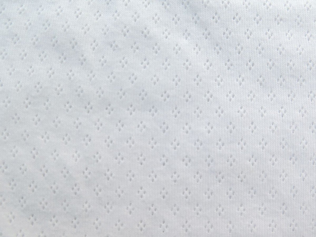 Camiseta nena manga larga cuello redondo desagujada