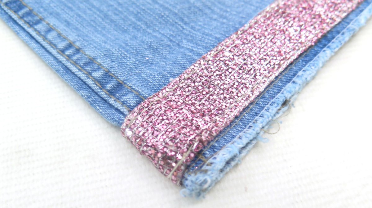 Pantalon de jean con galon