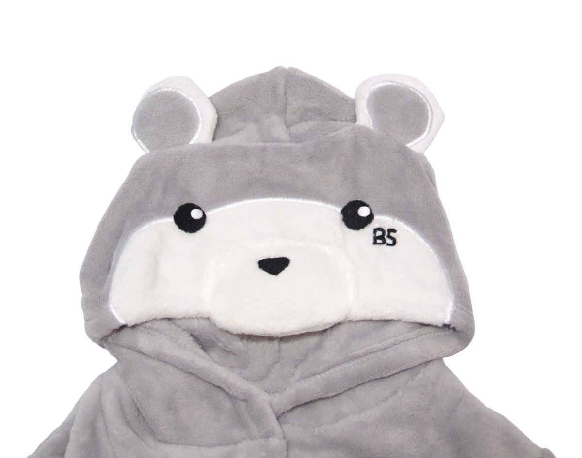 Bata de piel con Capucha Bordada.