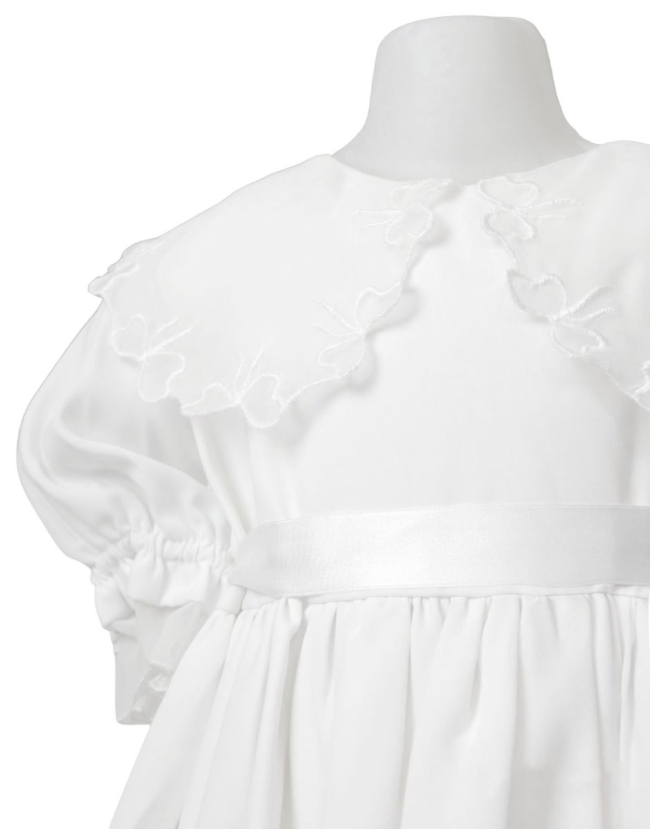 Vestido bautismo Seda fria con cuello bordado manga corta