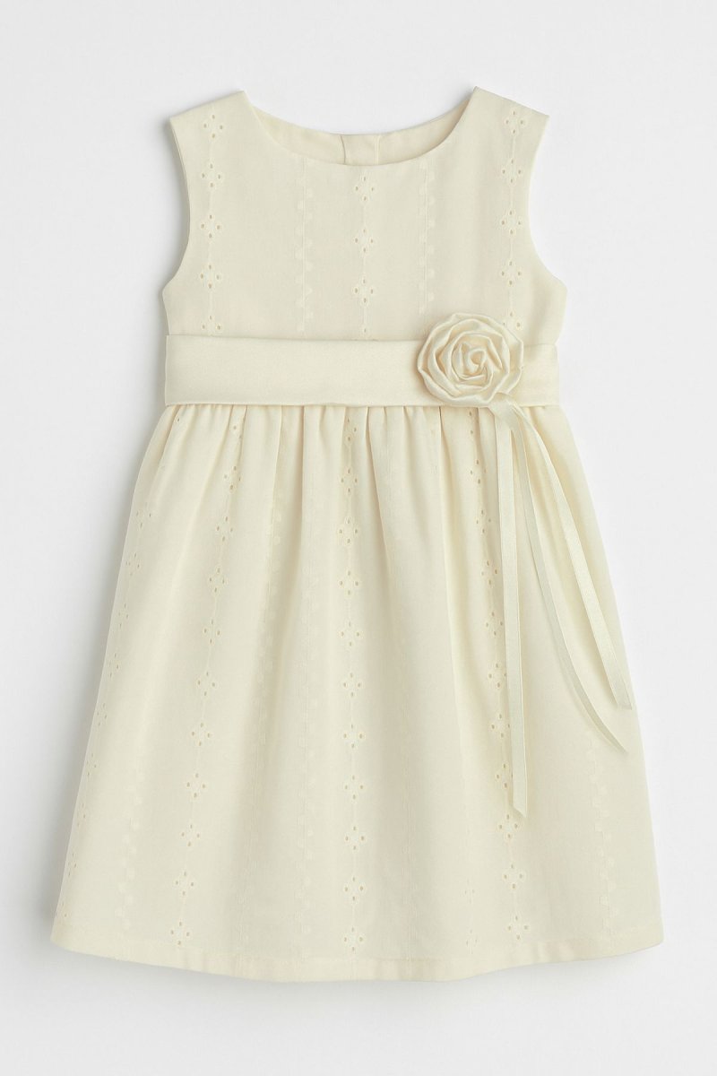 Vestido Broderie con cinta de razo flor