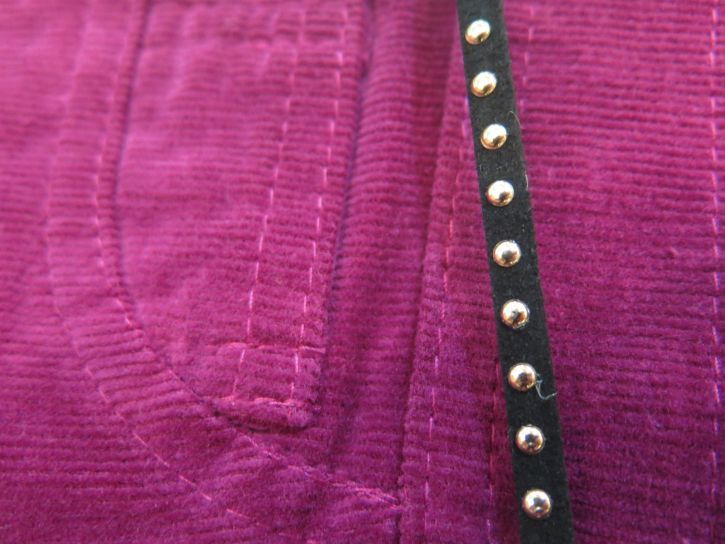 Pantalon de Corderoy con Cinturon con Tachas