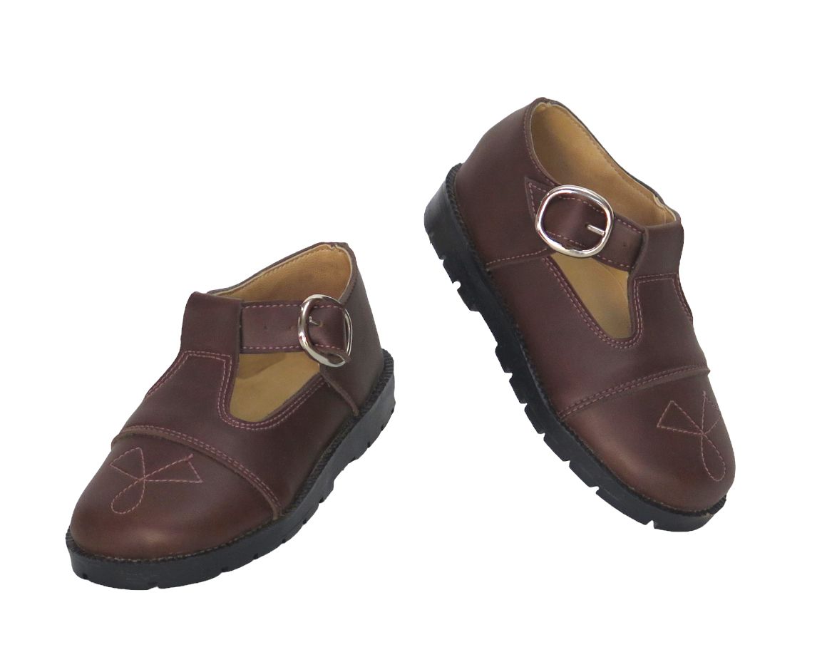 Guillermina con pestute cuerina con hebilla