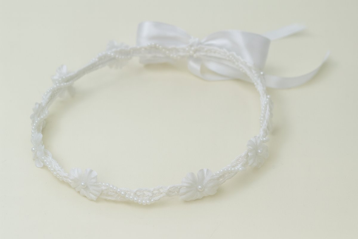 Corona Con Flores Encaje y Moño