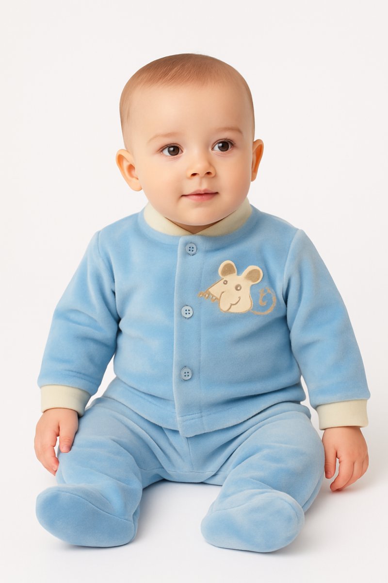 Conjunto Plush Saquito y Pantalon Con Pie Bordada Con Raton