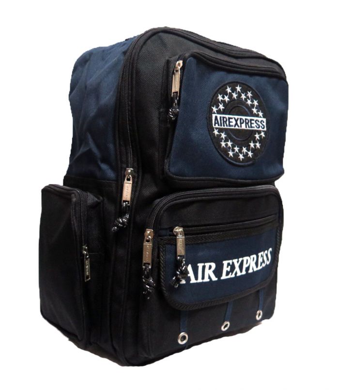 Mochila de Espalda Mediana Air Express con escudo redondo arriba, 6 cierres mas un belcro. 3 argollitas en zona inferior-