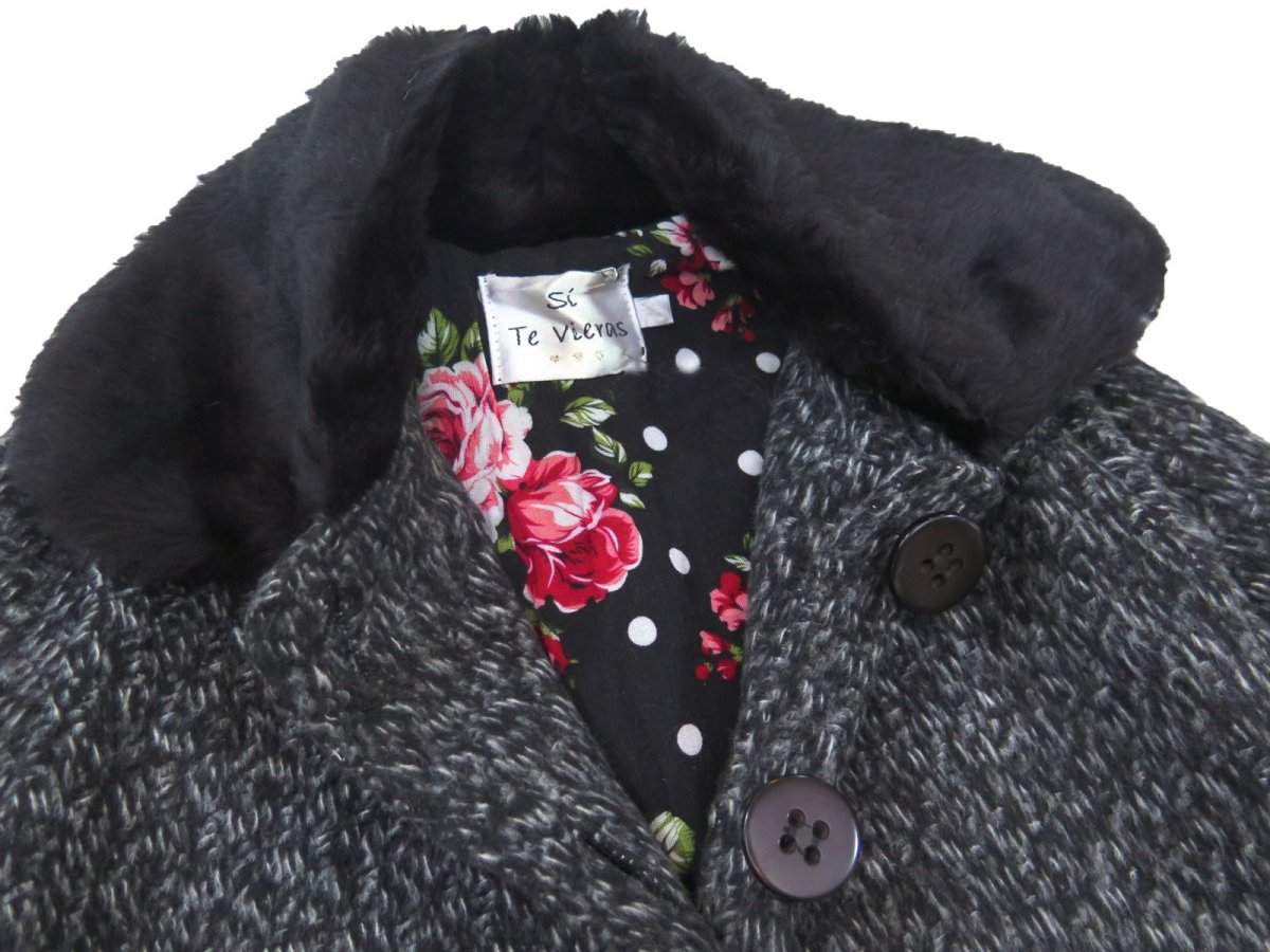 Tapado de paño con volados y cuello piel