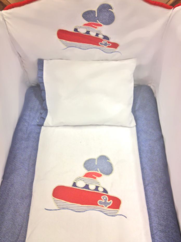 Catre de Dormir Susana Bordado Barquito rojo Simil jean con blanco