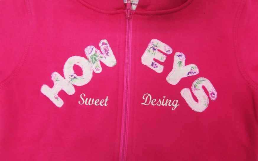 Campera de Friza con Capucha Bordada Honeys