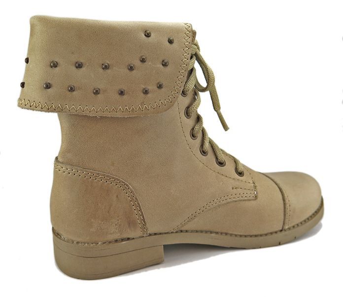 Borcego de Cuero con Tachas