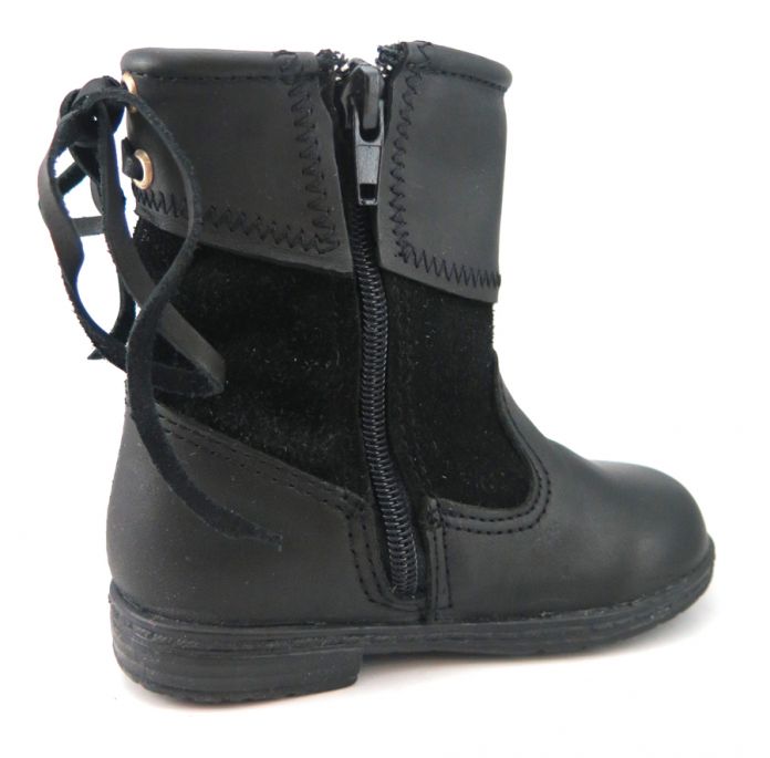 Bota caña corta de cuerina y gamuza "GISE"