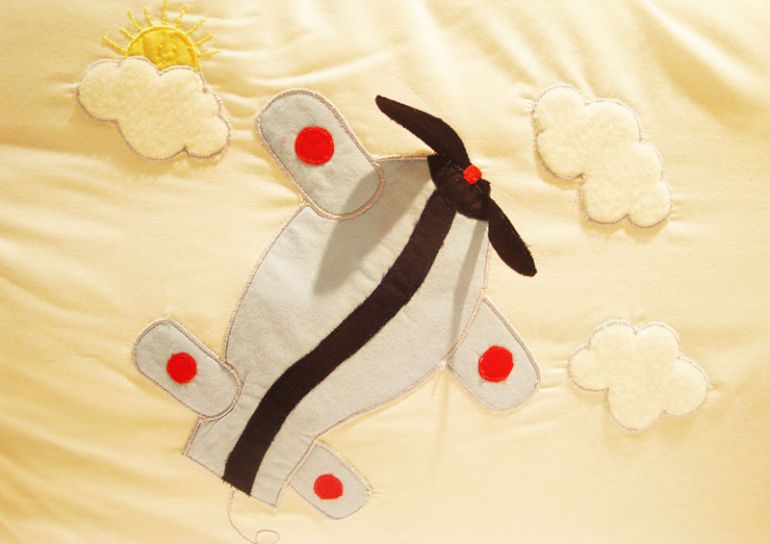 Catre de Dormir Azul Marino Liso / Blanco a Lunares Azules /  con Avion