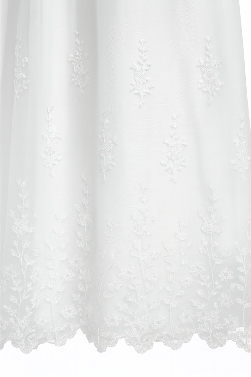 Vestido de comunion con flores bordadas en pechera y falda