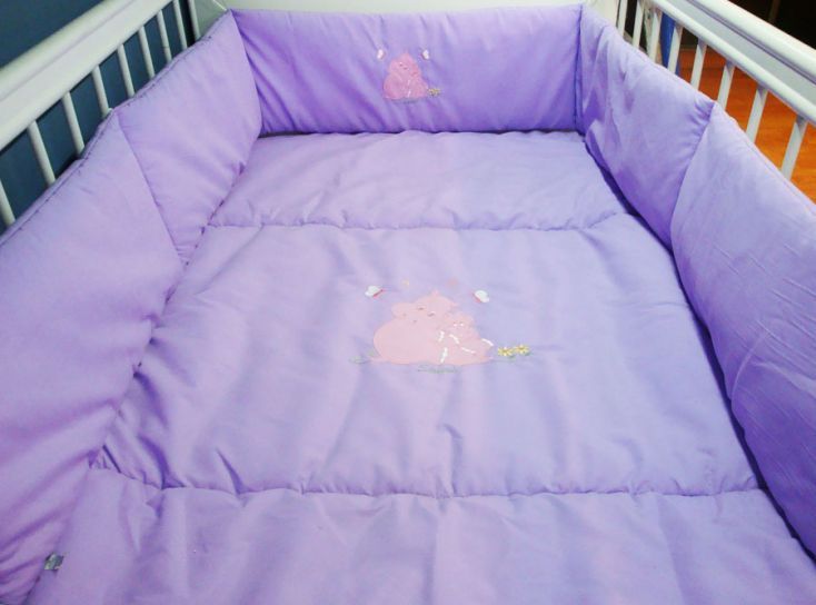 Acolchado de Microfibra Cuna Funcional y Chichonera de 3MTS con Bordado hipopotamo