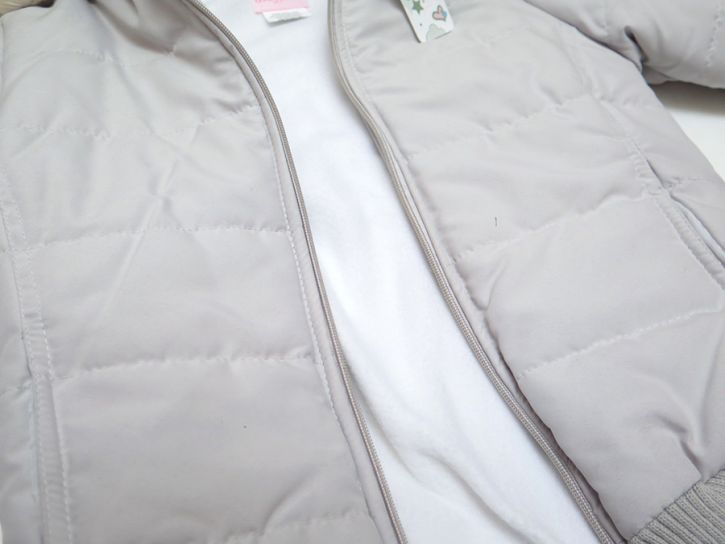 Campera con Capucha  con Piel y desmontable con cierre-