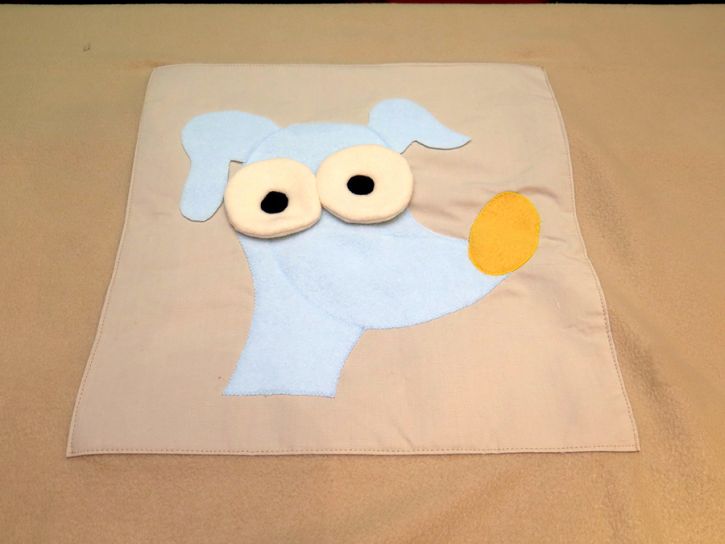 Frazada de Polar Bordada Con Cara de Elefante Cuna y Funcional