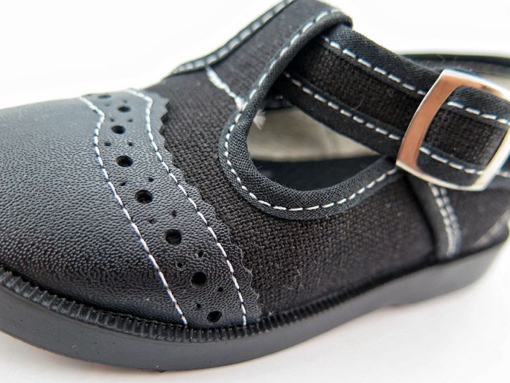 Guillermina de Lona Con Punta de Cuero Picado Tipo Botanguita