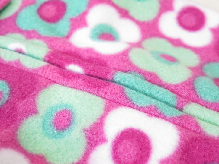 dormilon de polar estampado con flores - Enterito Polar