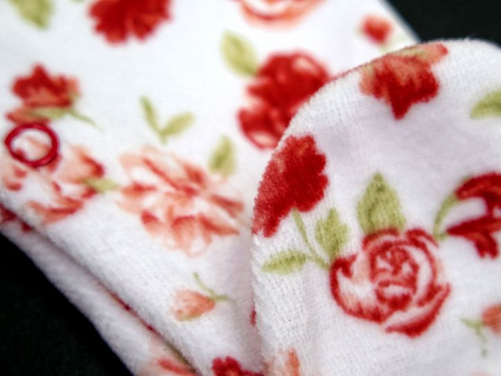 Enterito Floreado De Plush Manga Larga Con Pie