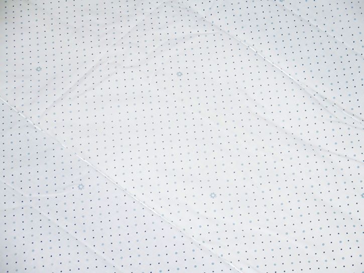 Acolchado Con Chichonera de Cuna Funcional Reversible Simil Jean Estampado Lunares y Estrellas Bordadas