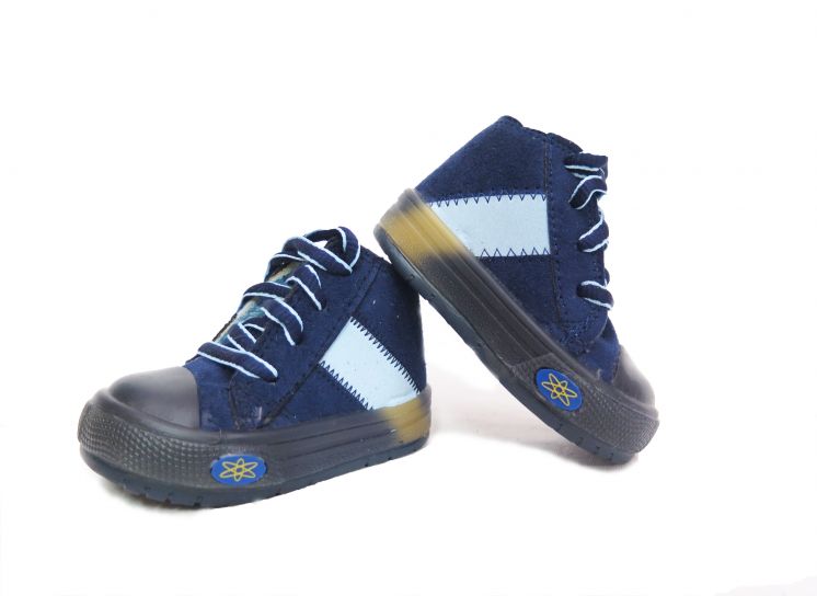 Bota de Gamuza Con Cordon