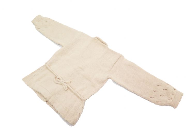 Saquito de Cashmilon Cruzado con lazo, Calado y Bordado