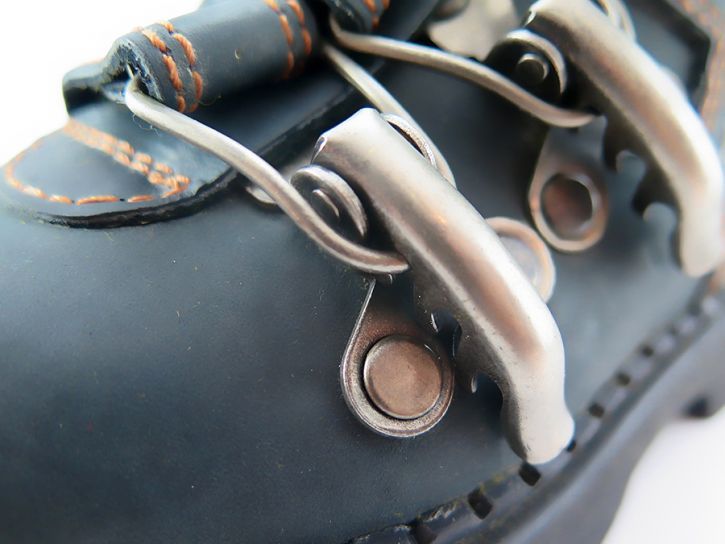 Tomahawk Borcego con Ganchos