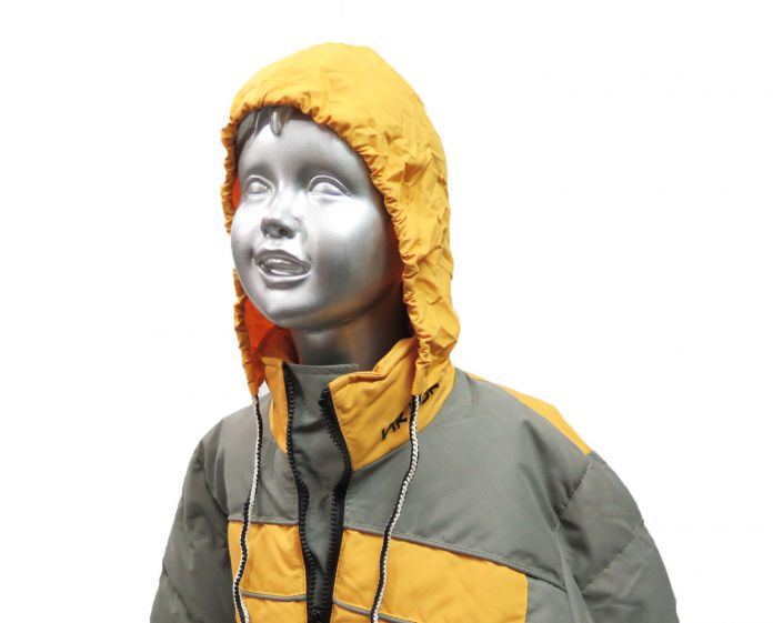 Campera con Wata y Capucha Oculta Bordado en Manga