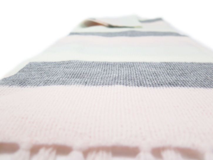 Bufanda Tejida con Flecos y Franjas Combinafas