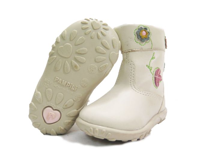 Bota Cuerina con Aplique de Mariposa y Flor