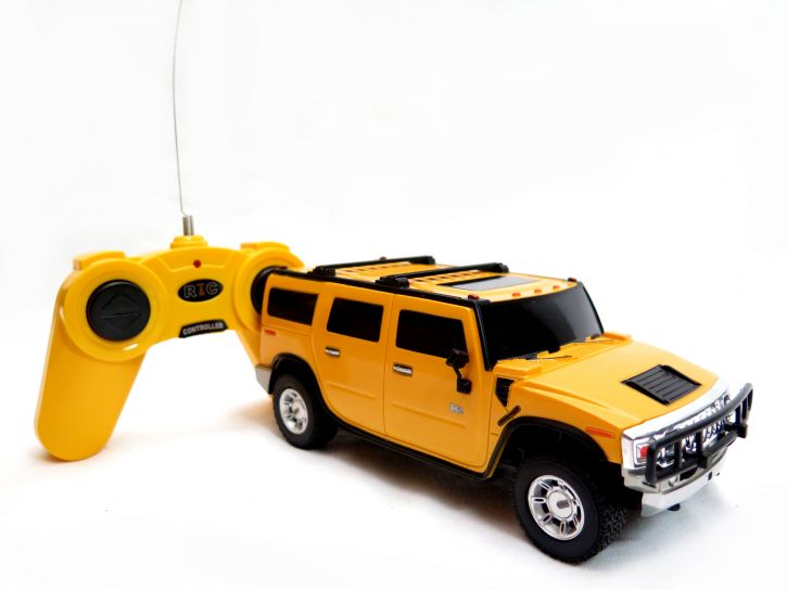 Auto a Radio Control hummer H2 SUV. 17cm Rastar