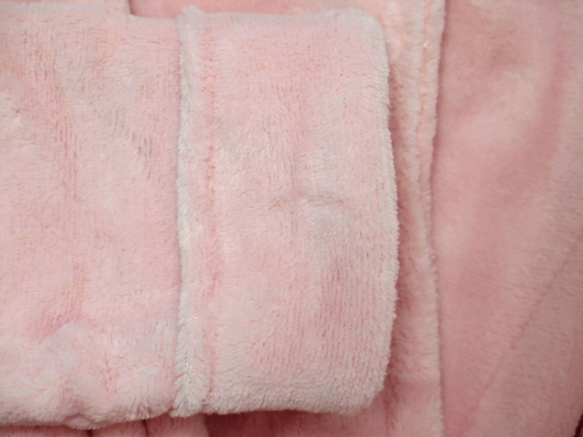 Bata de piel con Capucha Bordada.