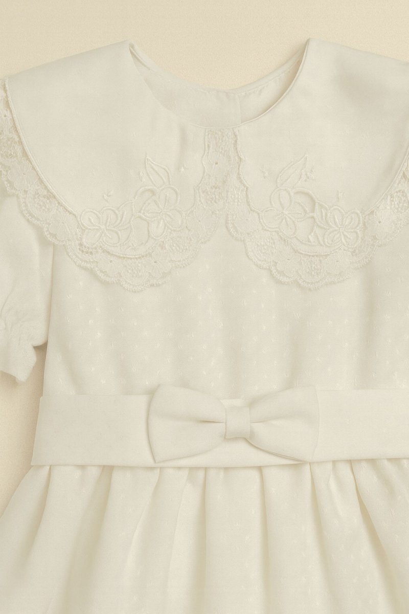 Vestido de Bautismo seda labrada con cuello bordado mangas largas